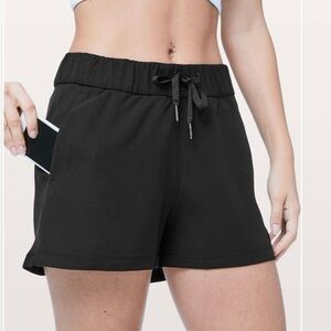 Lululemon On The Fly Short in Black- Size 8.